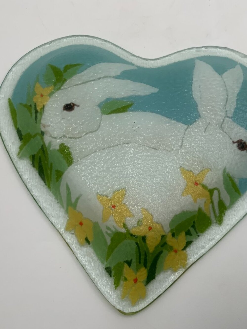Vintage PEGGY KARR EASTER BUNNY 10" Heart Shaped Fused Glass Platter Exc Cond - Picture 3 of 8